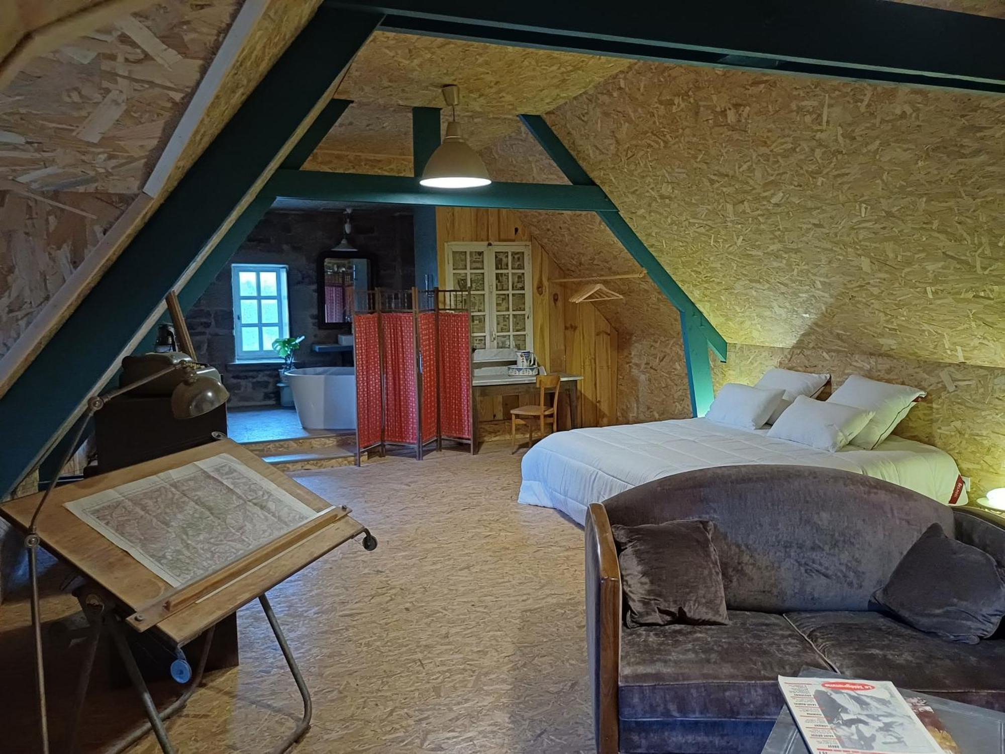 Chateau De Kerouallan Hébergement de vacances *